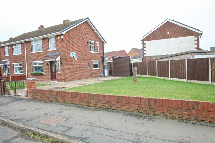 3 Bedroom Semi-Detached House For Sale In Lobelia Crescent, Kirk Sandall, Doncaster, DN3