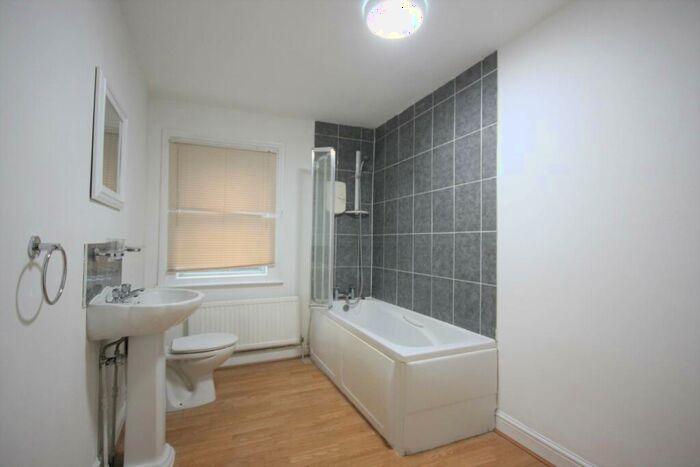 3 Bedroom Terraced House To Rent In / Bedroom House - Oxford Road, Reading, RG30