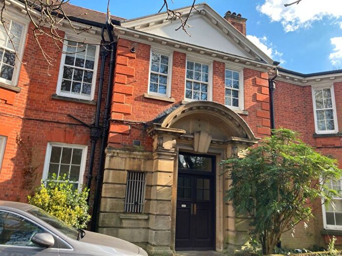 3 Bedroom Flat To Rent In Mere Close, London, SW15