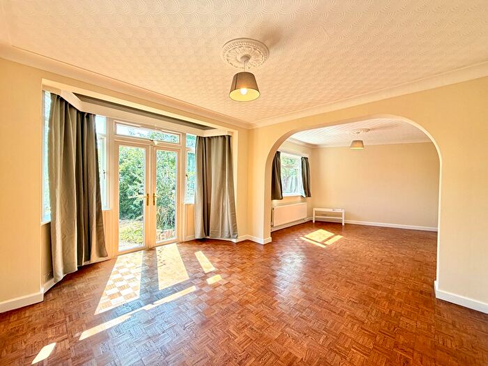 3 Bedroom Bungalow To Rent In Wyndale Avenue, London, NW9