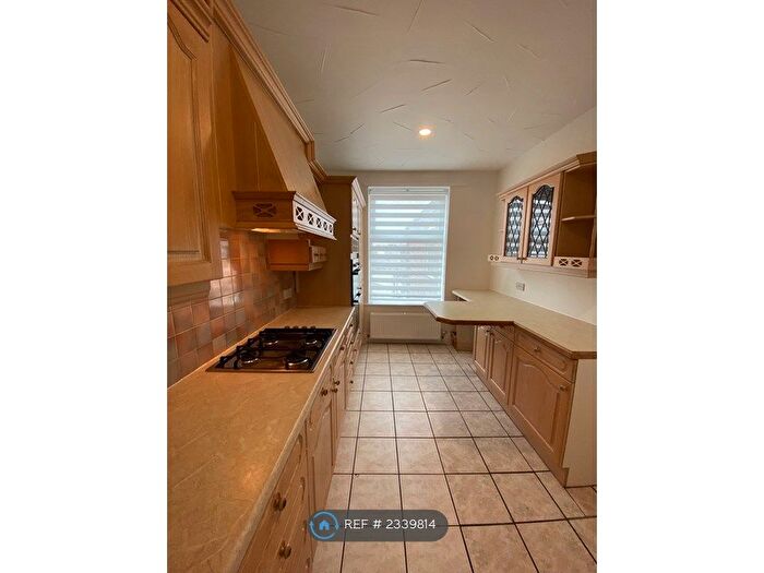 3 Bedroom Flat To Rent In St. Andrews Road South, Lytham St. Annes, FY8