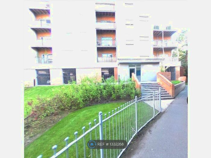 2 Bedroom Flat To Rent In Sovereign Way, Tonbridge, TN9