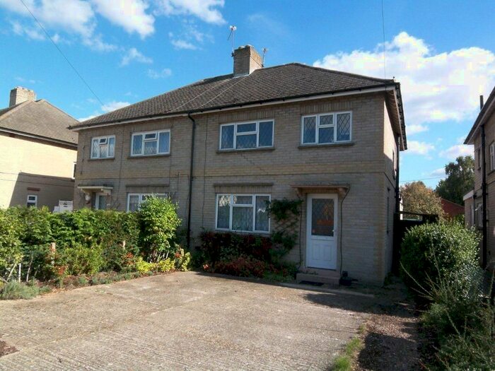 5 Bedroom Semi-Detached House To Rent In Larchwood Drive, Englefield Green, Egham TW20