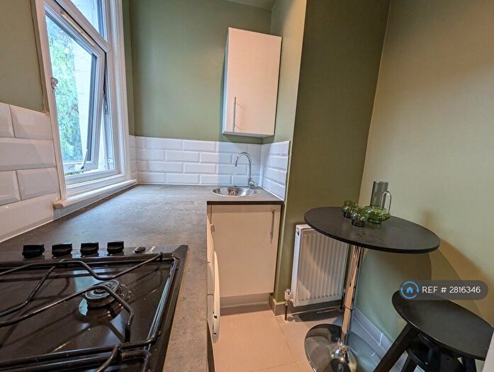 Studio To Rent In Raleigh Road, London, N8