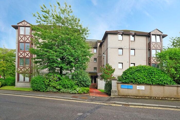 2 Bedroom Flat To Rent In Whinhill Gate, Ferryhill, Aberdeen, AB11