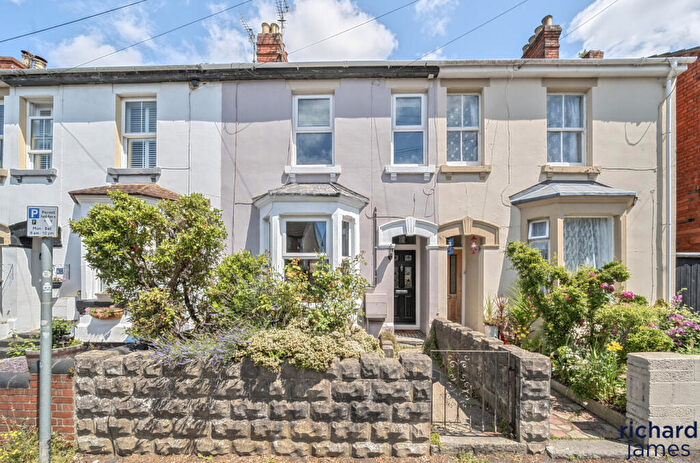 4 Bedroom Terraced House For Sale In Clifton Street, Kingshill, Swindon, SN1