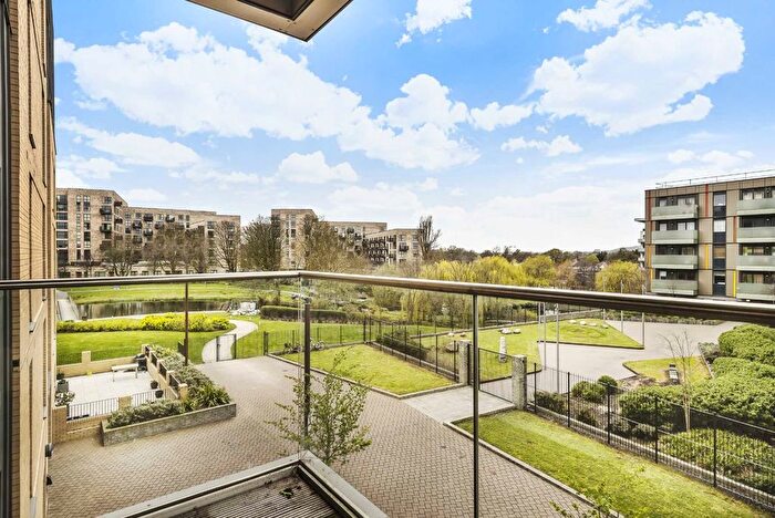 3 Bedroom Flat To Rent In Lakeside Drive, Park Royal, London, NW10