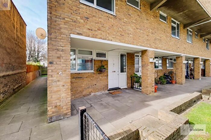 3 Bedroom Flat To Rent In Queen Adelaide Road, London, SE20