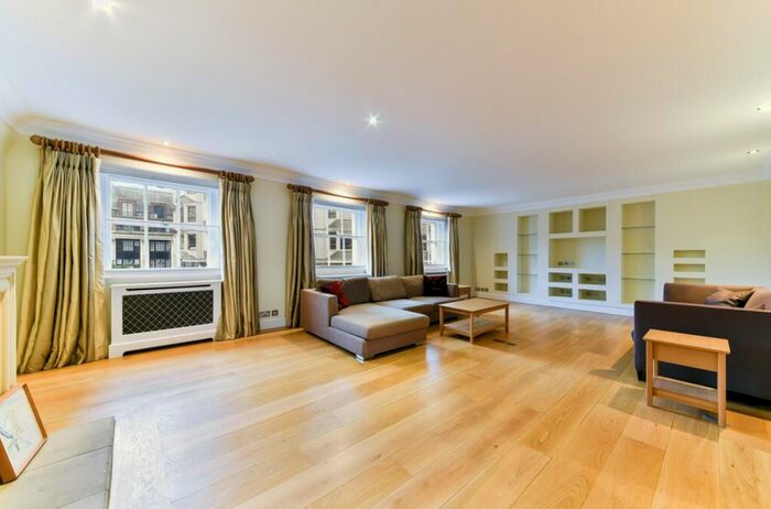 3 Bedroom Flat To Rent In William Street, London, SW1X