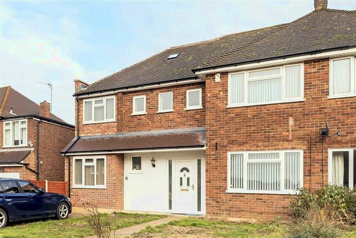 5 Bedroom Property To Rent In Porcupine Close, London, SE9