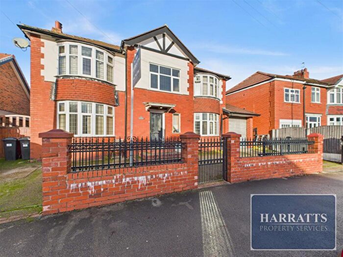 3 Bedroom Detached House For Sale In Woodlands Drive, Stockport, SK2