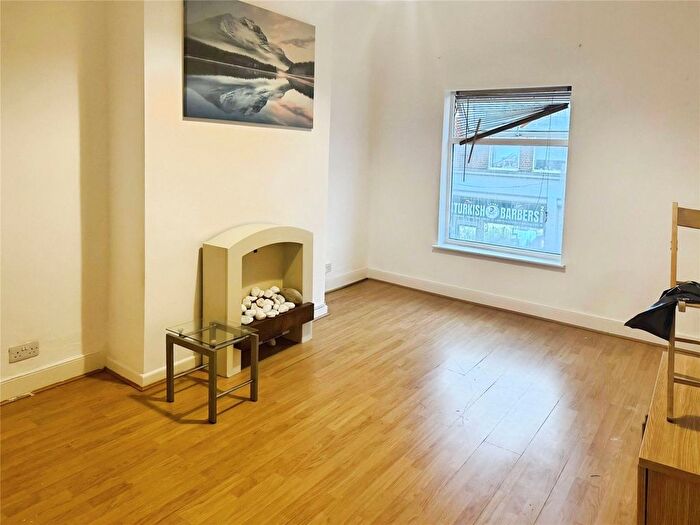 1 Bedroom Flat To Rent In High Street, Cradley Heath, West Midlands, B64