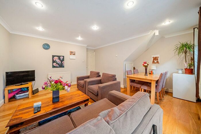 4 Bedroom Detached House For Sale In Smedley Street, London, SW4