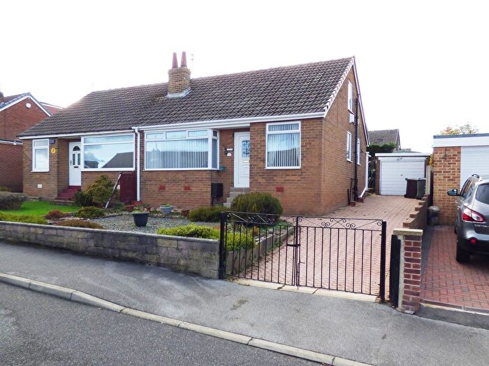 2 Bedroom Semi-detached Bungalow For Sale In Scott Green View, Morley, LS27
