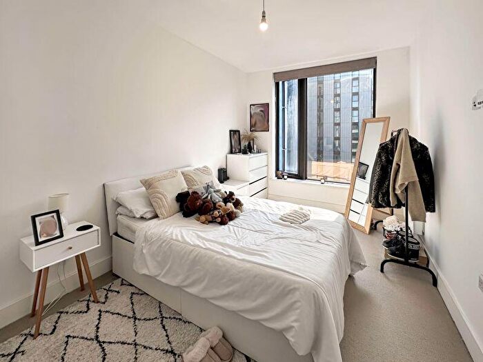 2 Bedroom Flat To Rent In Cornwall House, - High Street, Slough, SL1