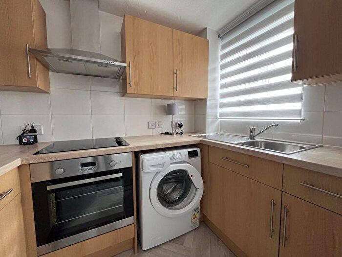 1 Bedroom Flat For Sale In Caernarvon Road, Chichester, PO19