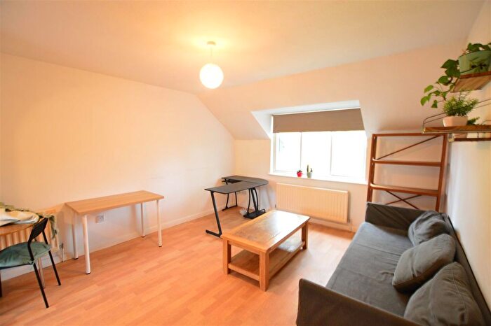 1 Bedroom Flat To Rent In Albany Park, Colnbrook, Berkshire, SL3