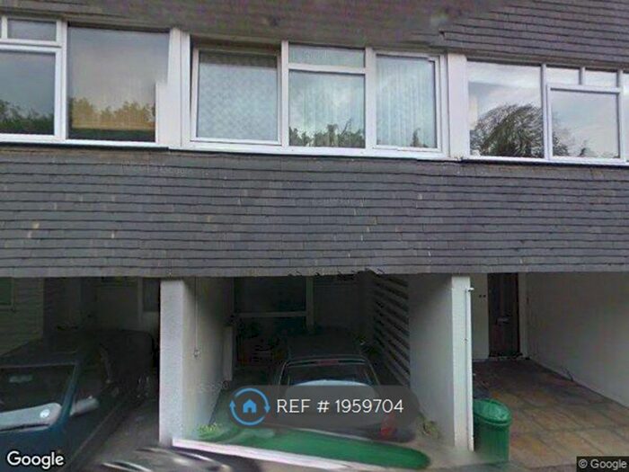 Studio To Rent In Mill Close, Wokingham, RG41