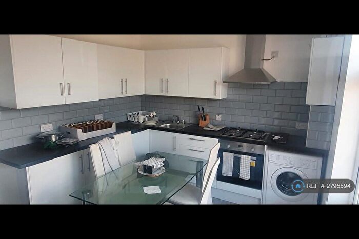 3 Bedroom Flat To Rent In Lea Bridge Road, London, E10