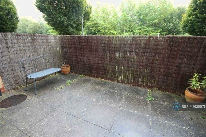 3 Bedroom Terraced House To Rent In Padstow Road, Swindon, SN2