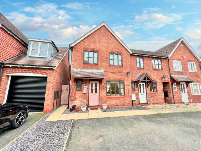 3 Bedroom End Of Terrace House For Sale In Lytham Green, Muxton, Telford, TF2