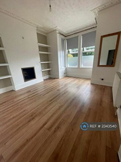 2 Bedroom Flat To Rent In Woodside Green, South Norwood, SE25