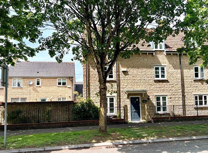 3 Bedroom Town House For Sale In School Road, Calne, SN11