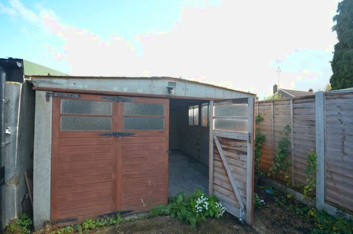 1 Bedroom Garage / Parking To Rent In Palace Grove Bromley, BR1