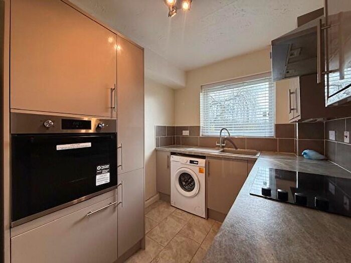 2 Bedroom Apartment To Rent In Clyfton Close, Broxbourne, EN10