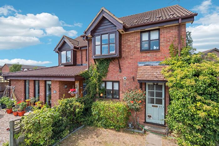 4 Bedroom Semi-detached House For Sale In Vane Road, Thame, OX9