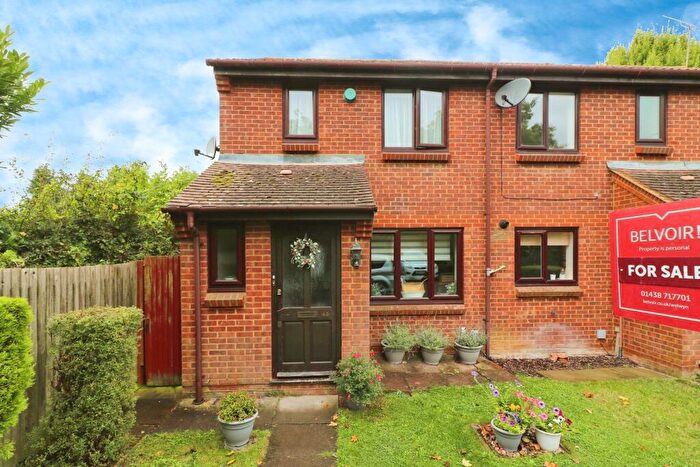 3 Bedroom End Of Terrace House For Sale In Duncan Close, Welwyn Garden City, Herts, AL7