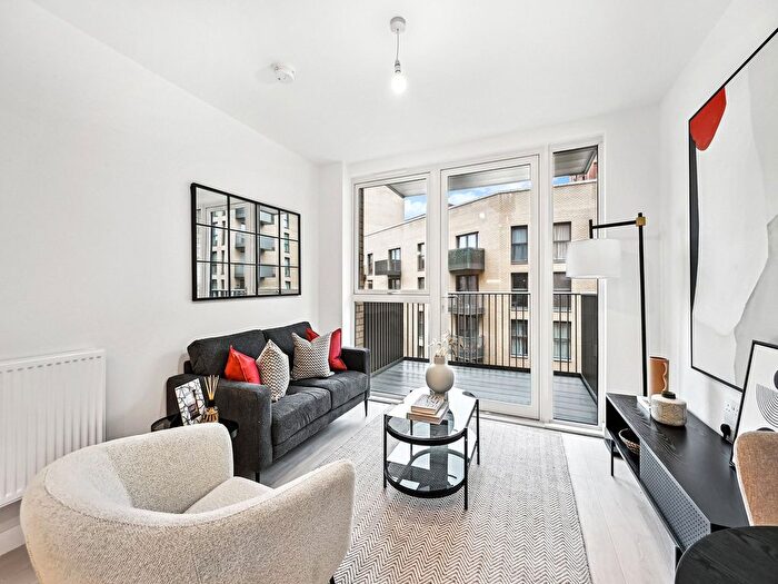 1 Bedroom Flat To Rent In Perryfield Way, Hendon, NW9