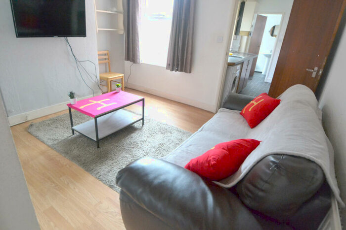 2 Bedroom Detached House To Rent In Croydon Road, Radford, Nottingham, NG7