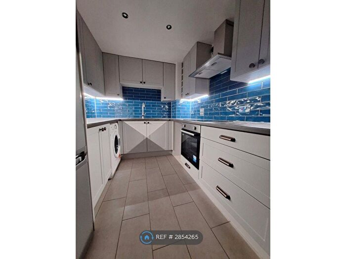 2 Bedroom Flat To Rent In Sunderland Point, London, E16