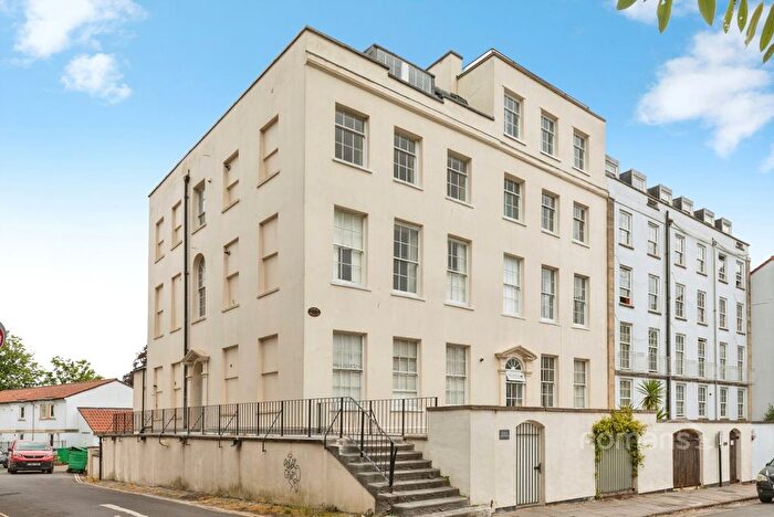 3 Bedroom Flat To Rent In Clifton Road, BS8