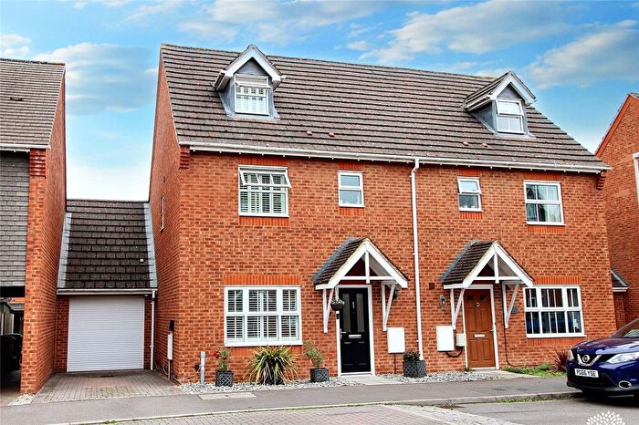 4 Bedroom Semi-Detached House For Sale In Horne Road, Thatcham, Berkshire, RG19