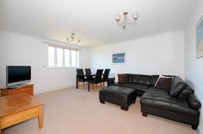 2 Bedroom Flat To Rent In Shoppenhangers Road, Maidenhead, SL6