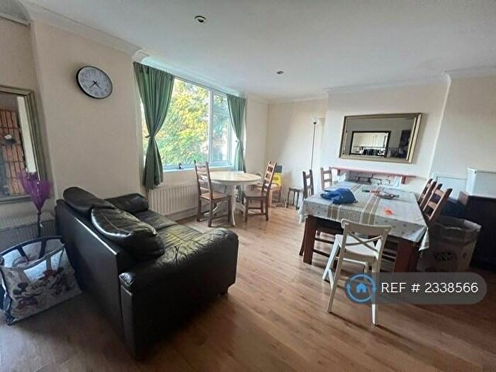 2 Bedroom Flat To Rent In Holden Road, London, N12