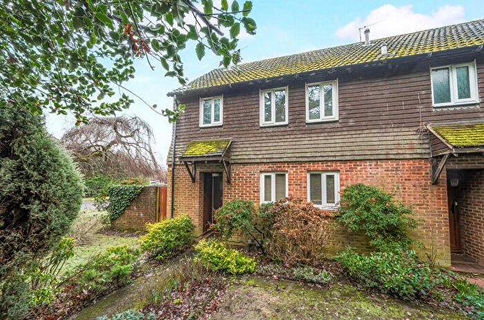 3 Bedroom End Of Terrace House For Sale In Bankside, Woking, Surrey, GU21