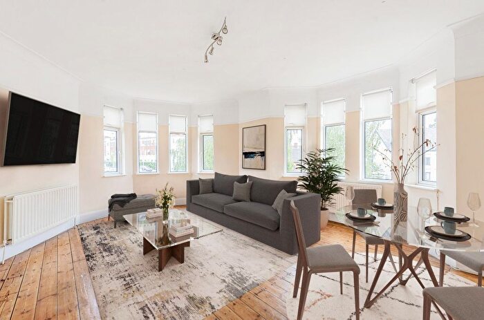 3 Bedroom Flat To Rent In Donnington Road, London, NW10