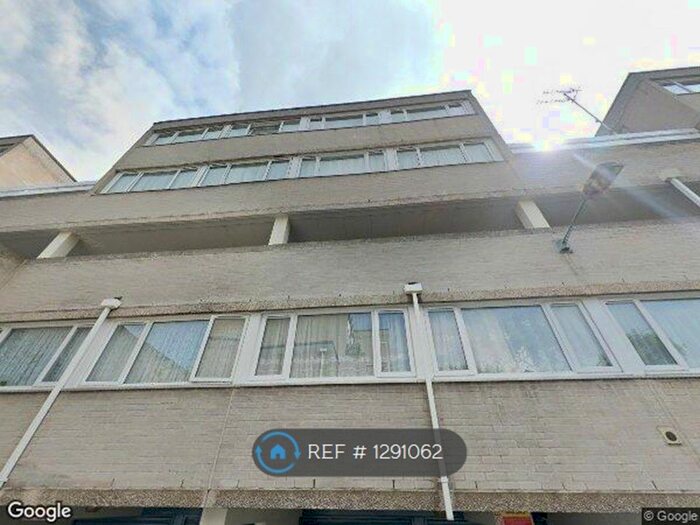 2 Bedroom Flat To Rent In Mountbatten Square, Windsor SL4