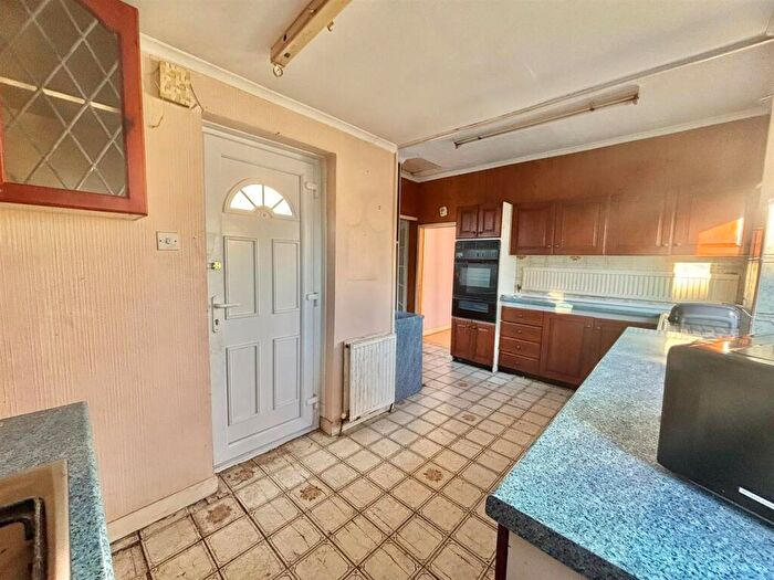 2 Bedroom Detached Bungalow For Sale In Nutana Avenue, Hornsea, HU18