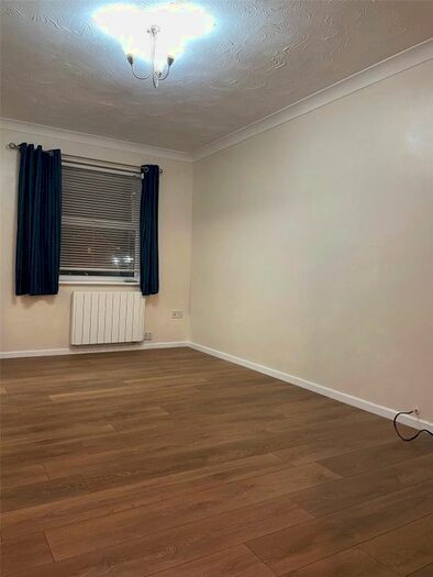 1 Bedroom Flat To Rent In Milton Court, Cross Road, Chadwell Heath, Romford, RM6