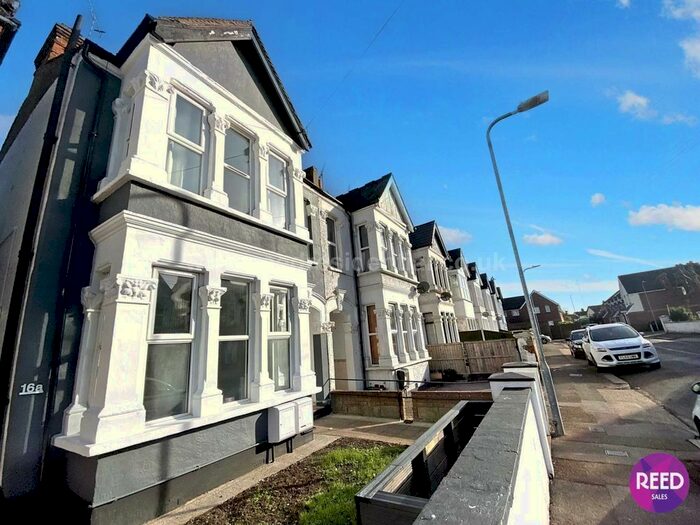 3 Bedroom Flat To Rent In Claremont Road, Westcliff On Sea, SS0