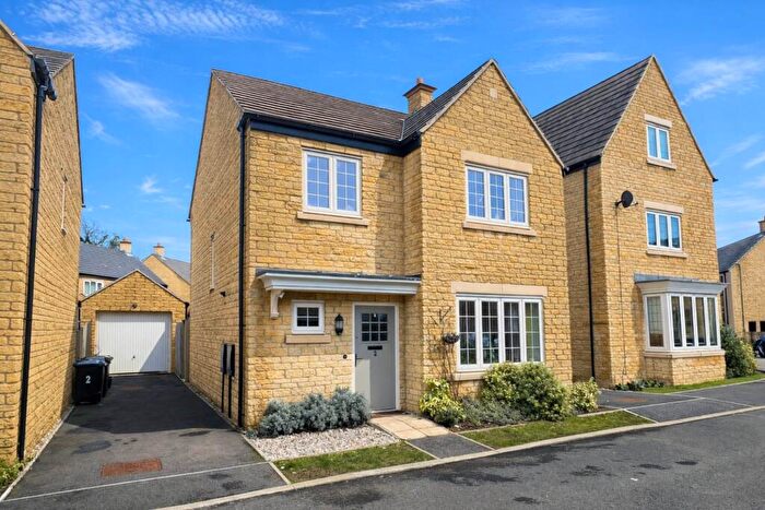 4 Bedroom Detached House For Sale In Simms Lane, Chipping Norton, OX7