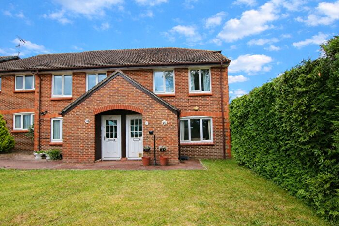 1 Bedroom Retirement Property For Sale In Acorn Drive, Wokingham, RG40