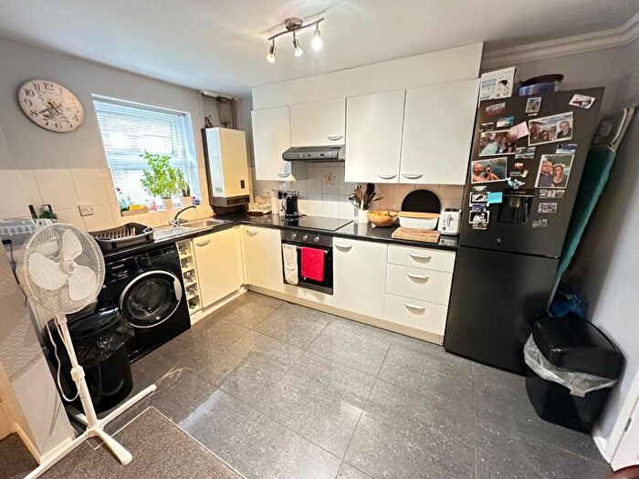 1 Bedroom Flat To Rent In Wivelsfield, Eaton Bray, Dunstable, Bedfordshire, LU6