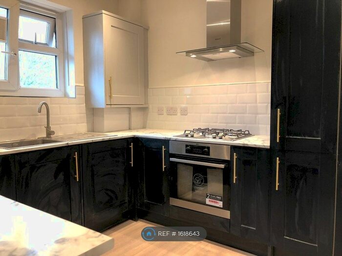 3 Bedroom Flat To Rent In Tullis House, London, E9