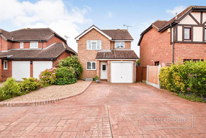 3 Bedroom Detached House For Sale In Mountnessing, Hadleigh, SS7