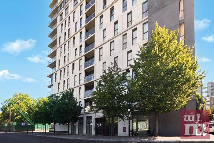 2 Bedroom Flat To Rent In Panoramic Tower, London, E14